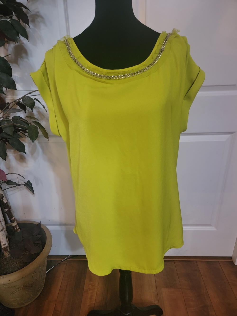 Worthington Lime Green Short Sleeve Top with Chain Trim